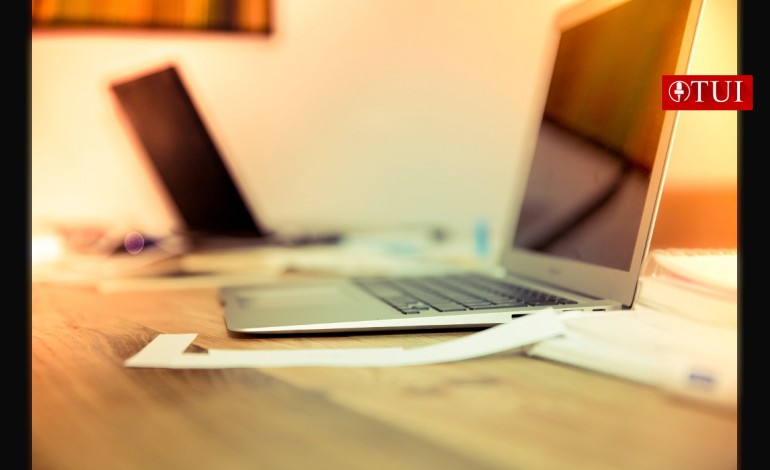 আল্পসের ধার ঘেঁষে বেজে উঠছে আগমনীর সুর...